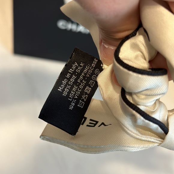 CHANEL HAIR TIE 2023 BLACK/IVORY - Picture 6 of 6